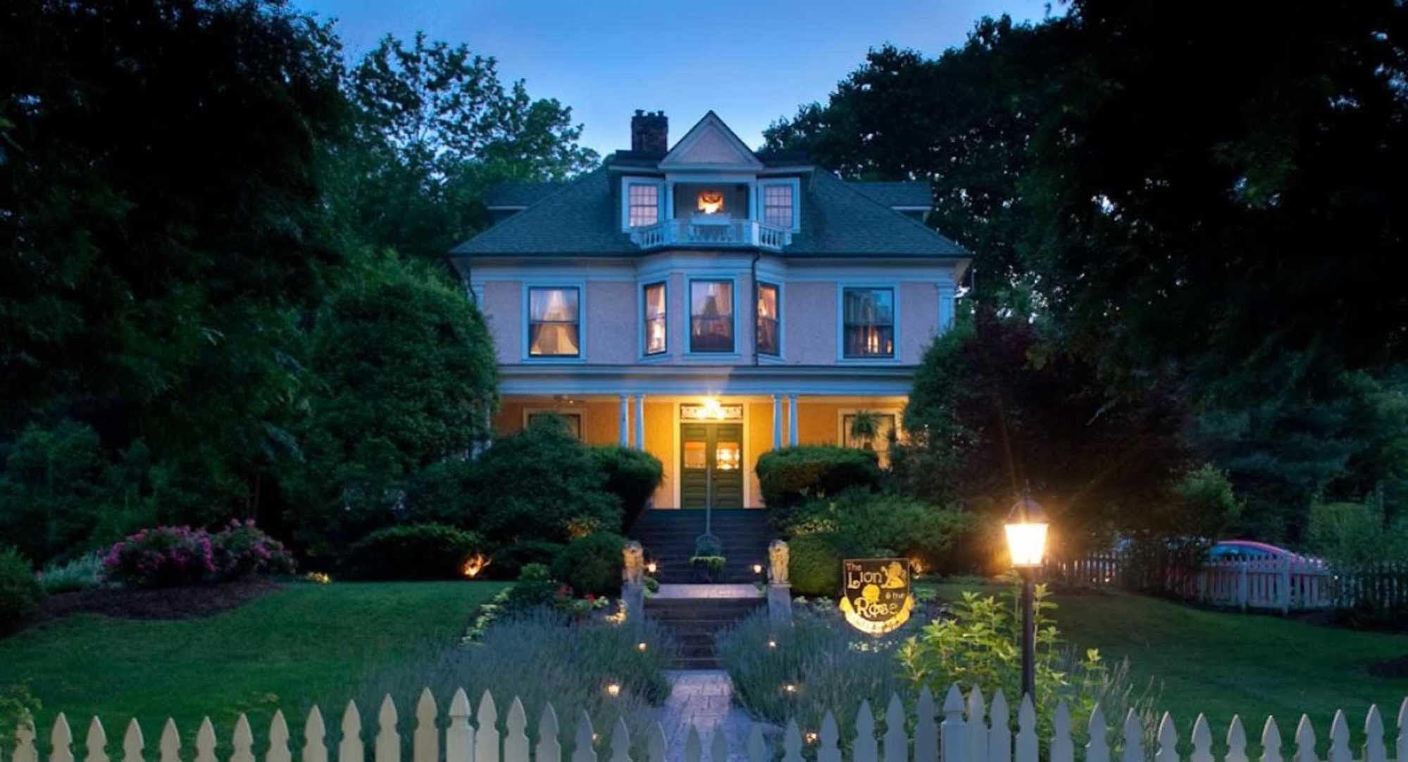 The Lion And The Rose Bed And Breakfast Asheville Exterior photo