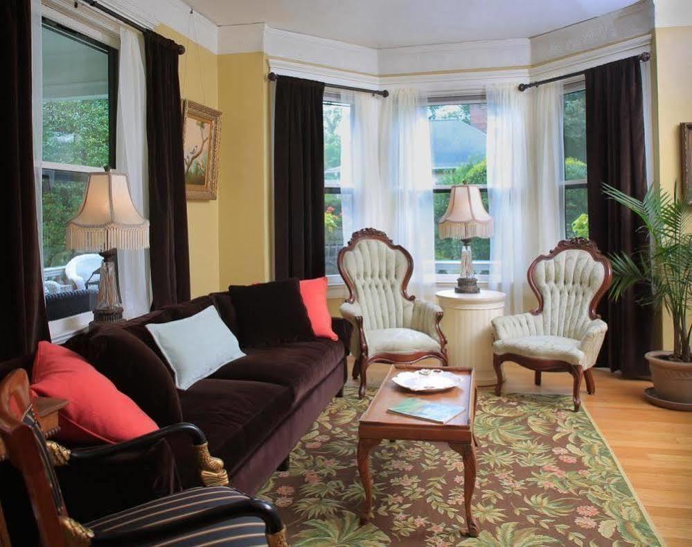 The Lion And The Rose Bed And Breakfast Asheville Exterior photo