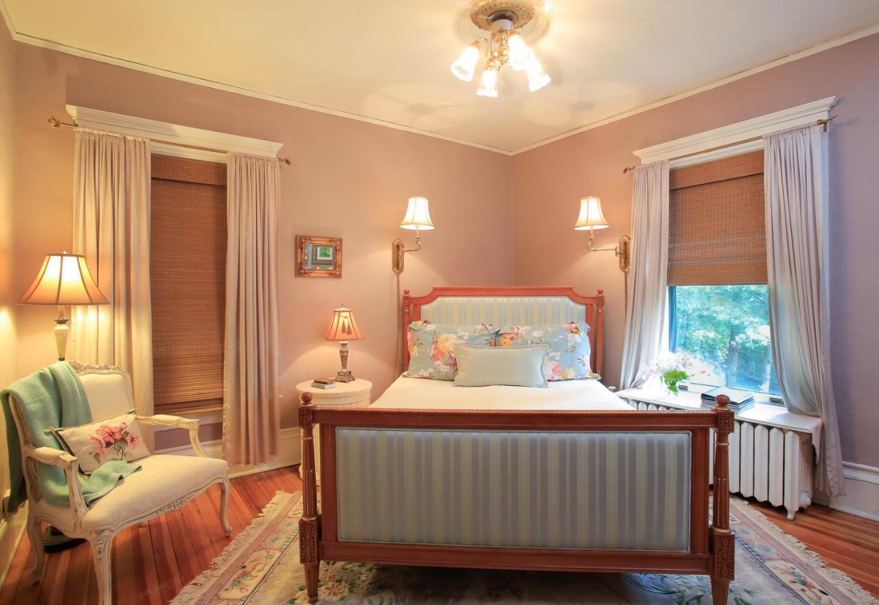 The Lion And The Rose Bed And Breakfast Asheville Exterior photo