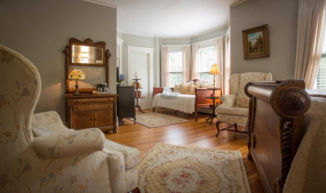 The Lion And The Rose Bed And Breakfast Asheville Exterior photo