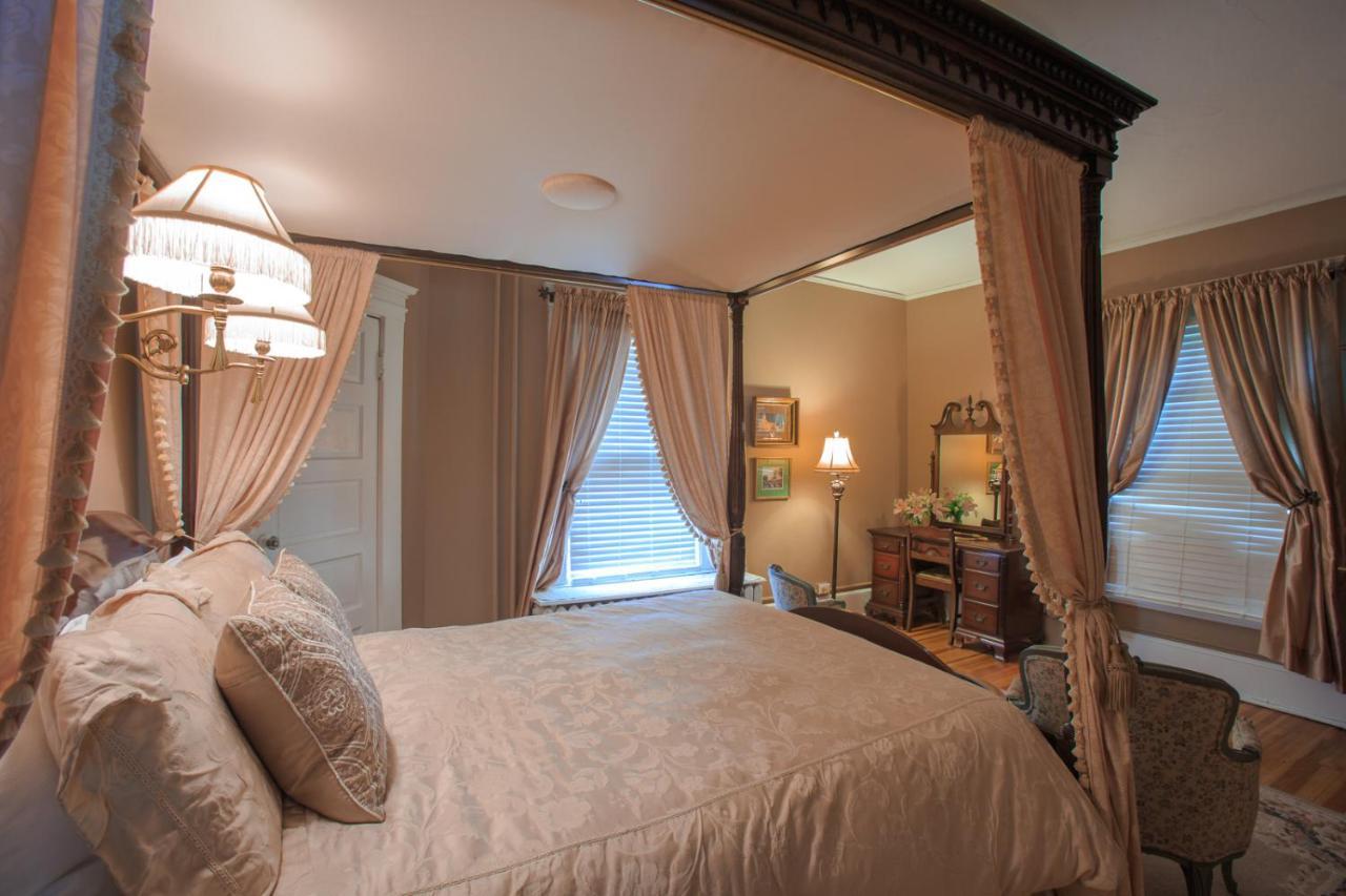 The Lion And The Rose Bed And Breakfast Asheville Exterior photo