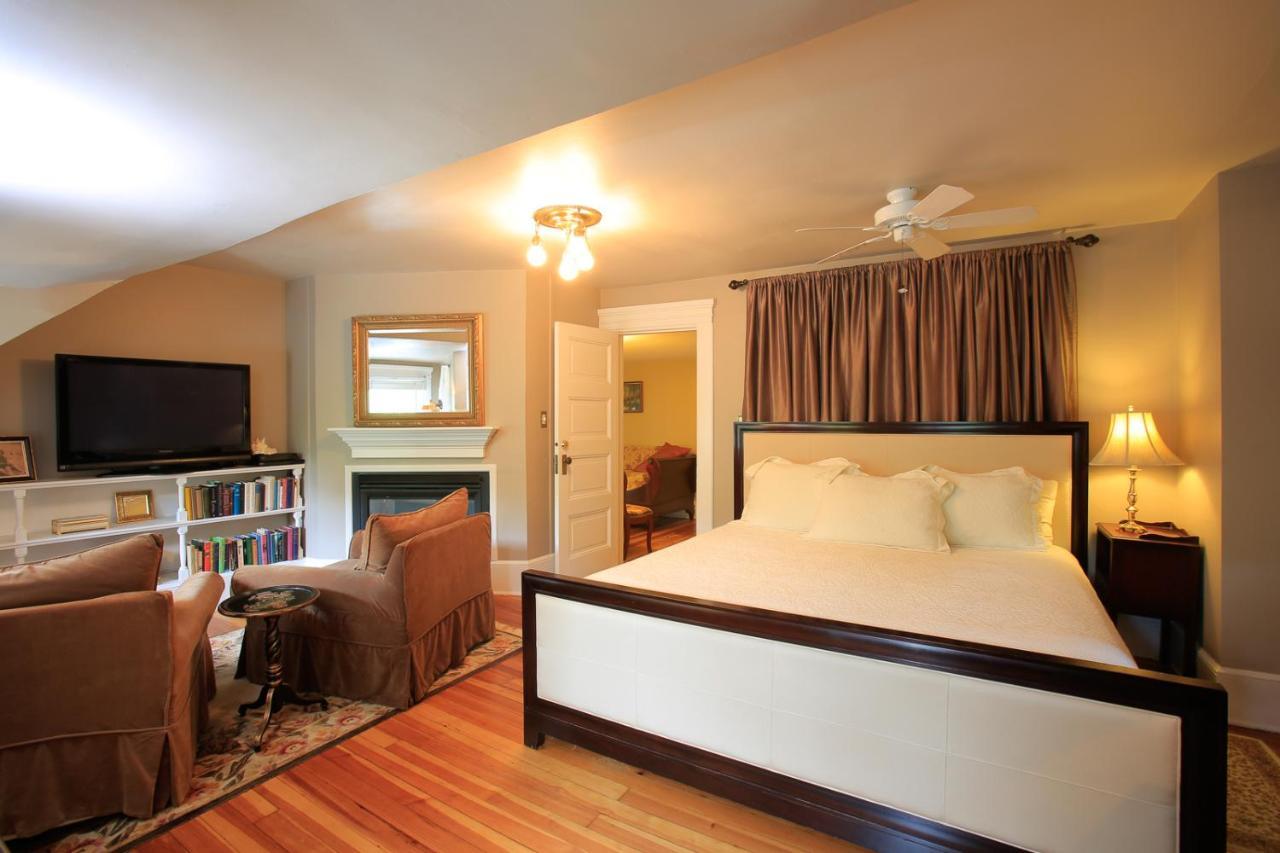 The Lion And The Rose Bed And Breakfast Asheville Exterior photo