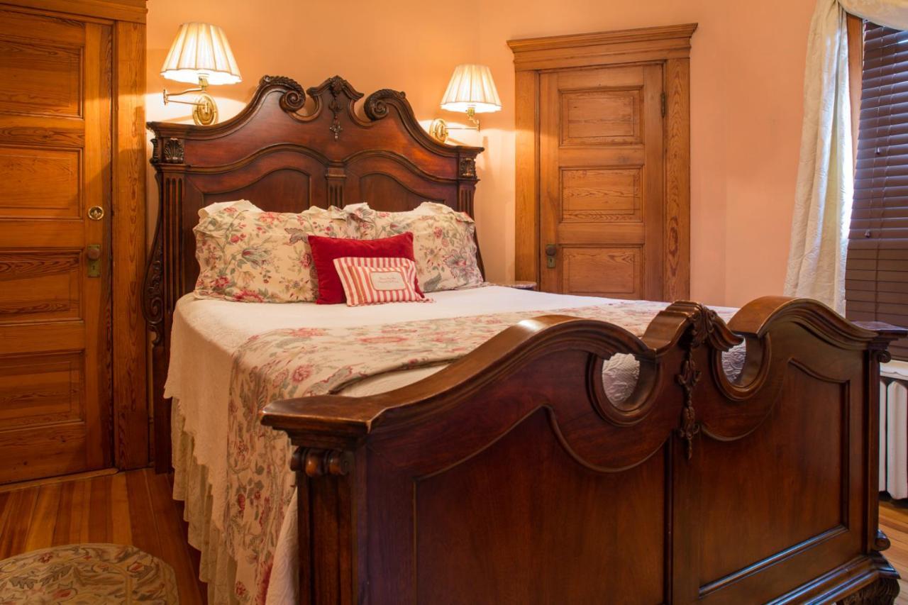 The Lion And The Rose Bed And Breakfast Asheville Exterior photo