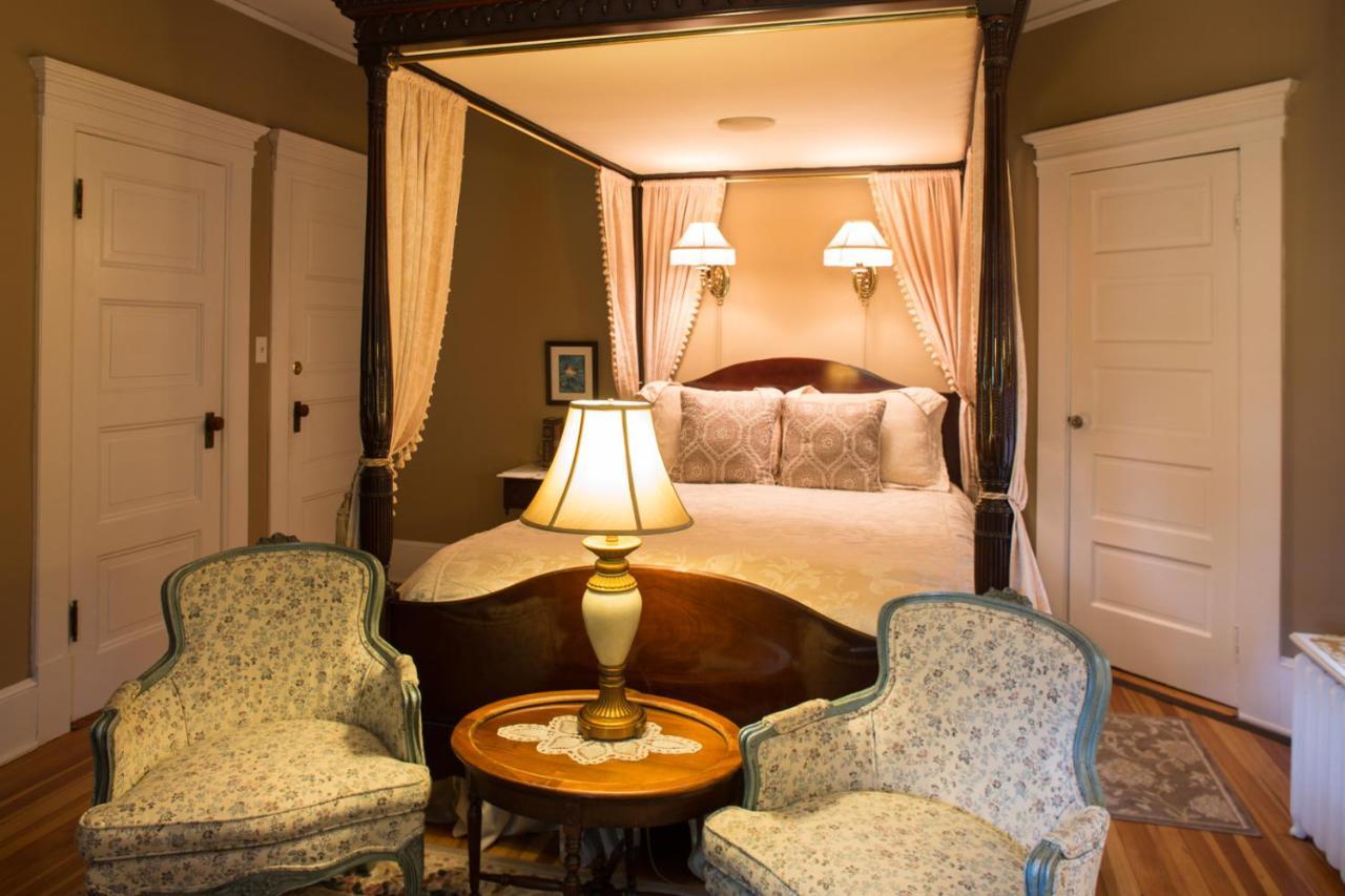 The Lion And The Rose Bed And Breakfast Asheville Exterior photo